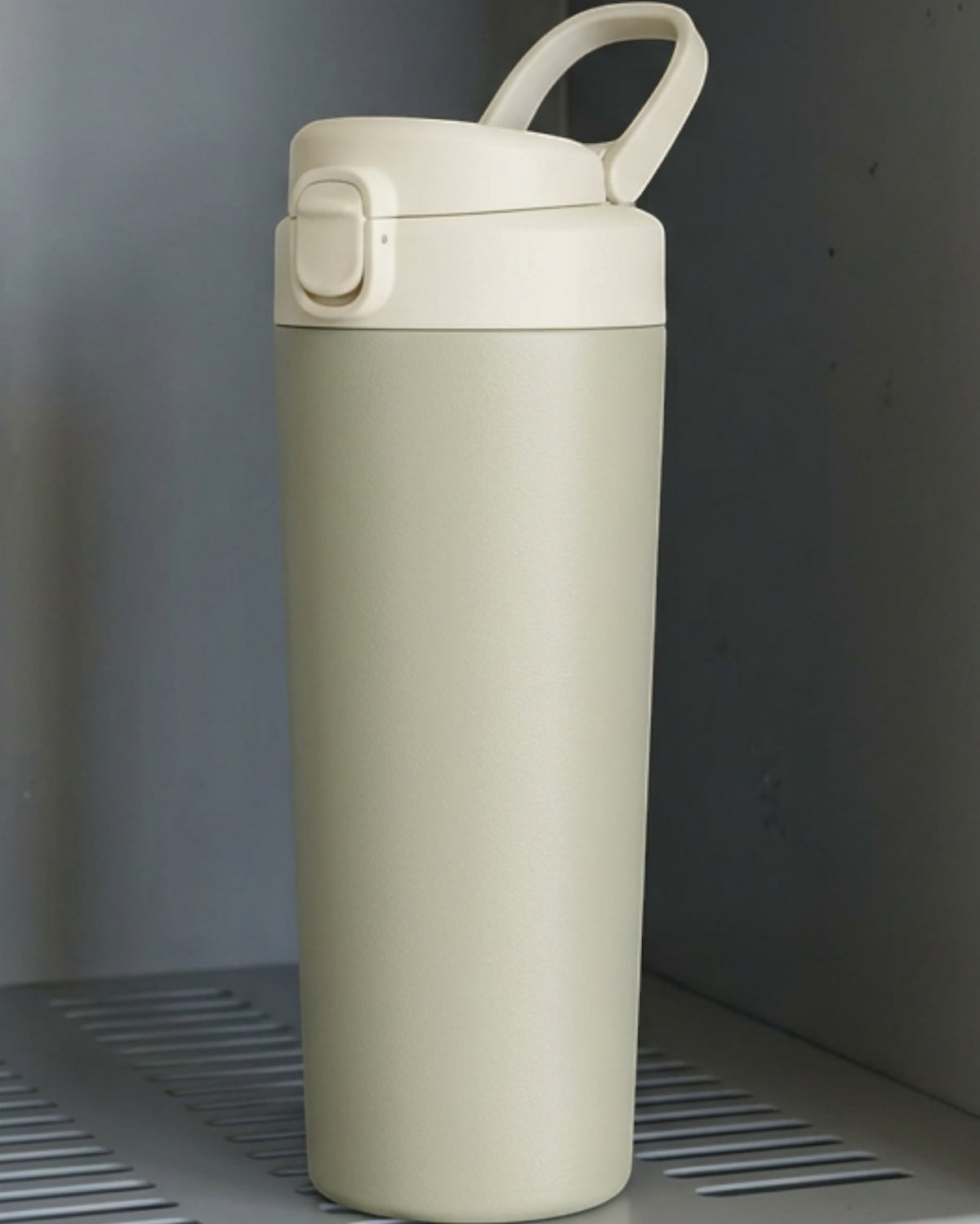 Mokfi Protected-Straw Flip-Lid Double-Wall Travel Tumbler 20 oz Sage Cream - Lifestyle view